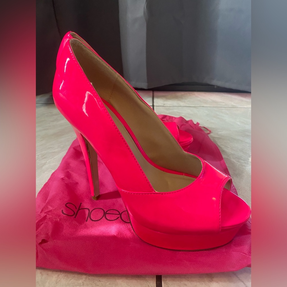 ShoeDazzle Hot Pink Heels 8 1/2